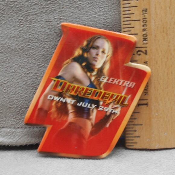Vintage 2003 Marvel DareDevil Promo Pin featuring Elektra (Jennifer Gardner) - Picture 2 of 3